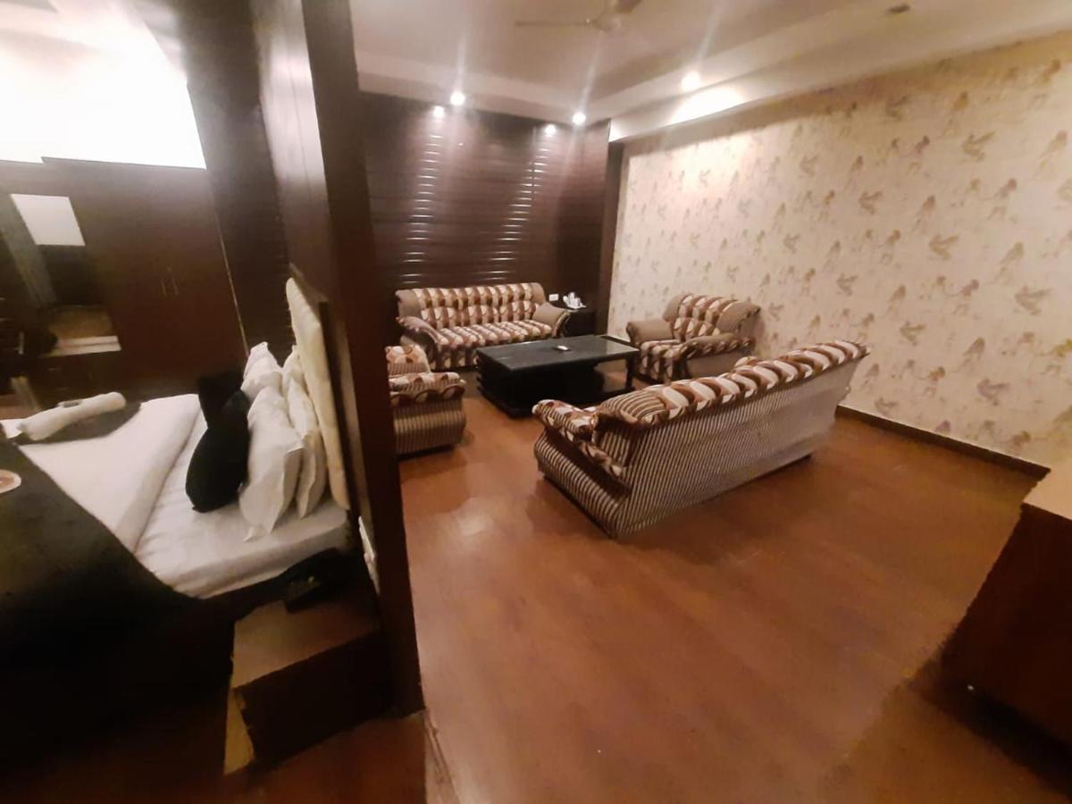 Kartikay Hotel Hisar Екстер'єр фото