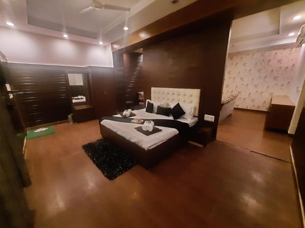 Kartikay Hotel Hisar Екстер'єр фото