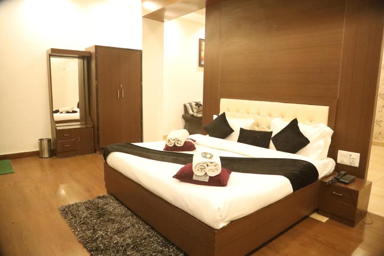 Kartikay Hotel Hisar Екстер'єр фото