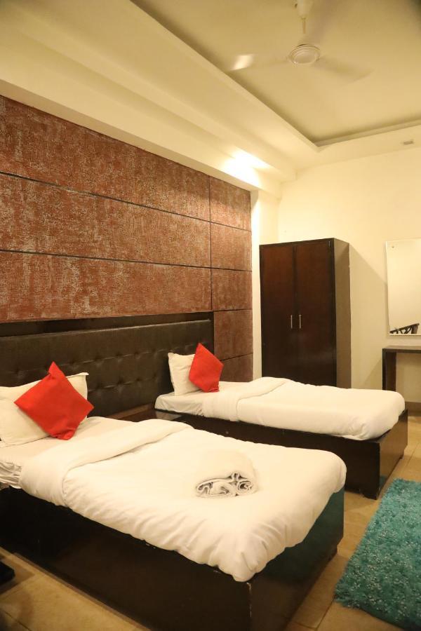 Kartikay Hotel Hisar Екстер'єр фото